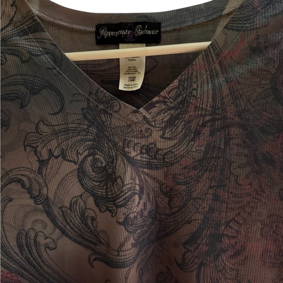 Appropriate Behavior Silver Baroque Scroll Print Long Sleeve Top – Size 1X - Picture 2 of 11